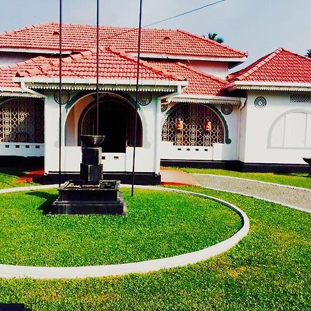Walawwa Dutch House Hotel Ja-Ela Exterior foto