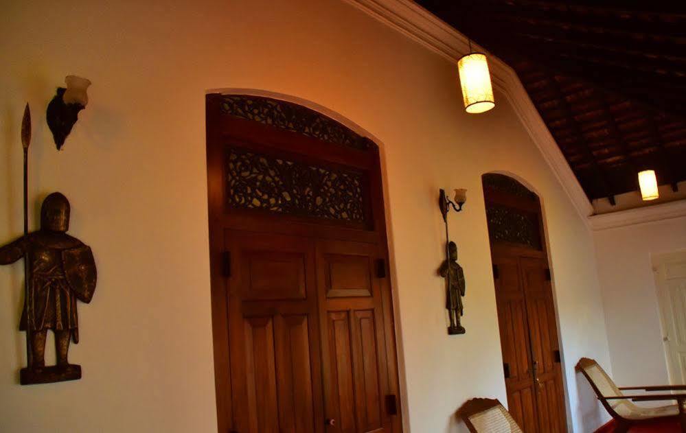 Walawwa Dutch House Hotel Ja-Ela Exterior foto